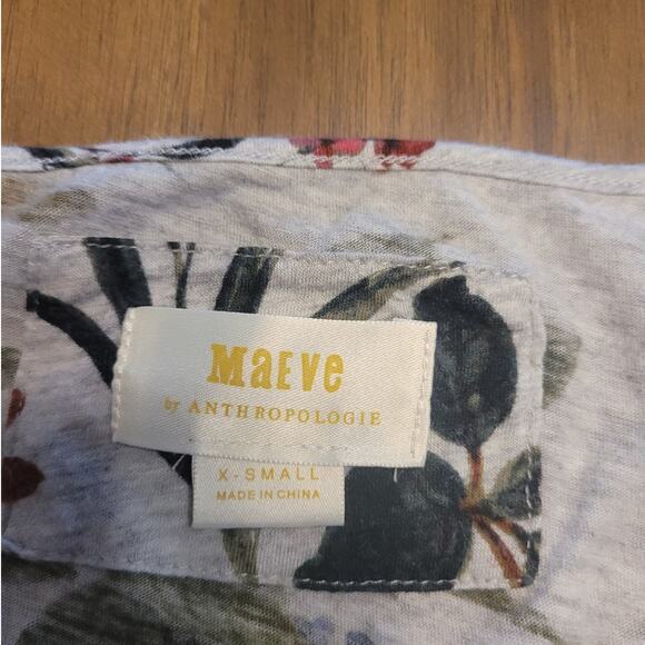Maeve “Mayotte” Grey Floral V‑Neck Tee – Size XS – EUC - Picture 4 of 6